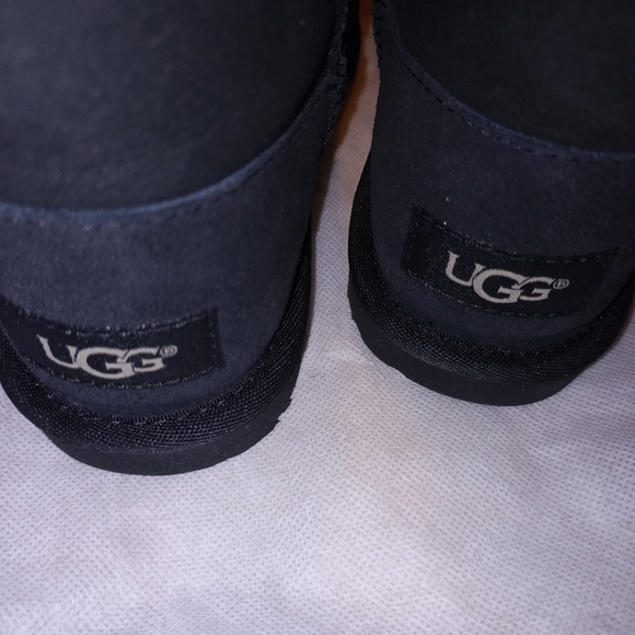 BNIB UGG Bailey Button Kids Boots Size 13 - Picture 3 of 6